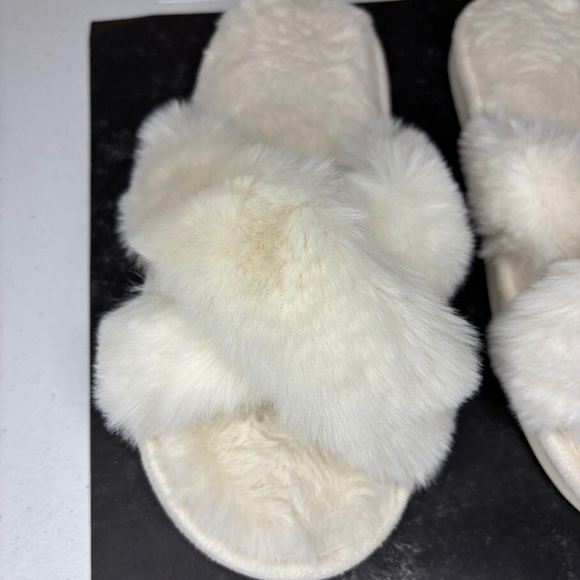White Fuzzy Faux Fur Bride Criss Cross Soft Slide Slippers Women's Size 10 - Picture 3 of 8